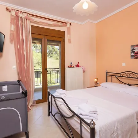 The Emerald Garden Maisonette * Siviri