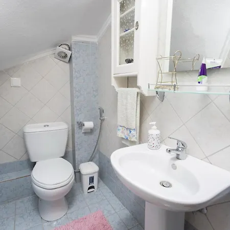 בית נופש The Emerald Garden Maisonette *